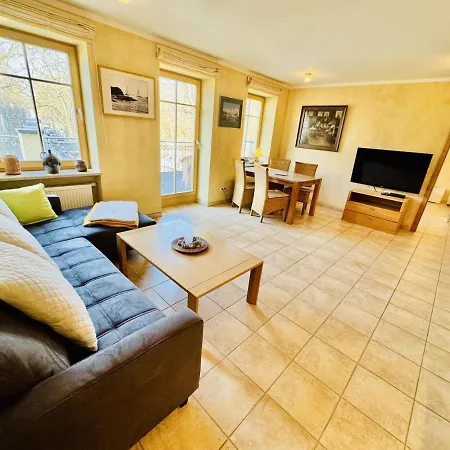 Apartment Captains Lounge *
